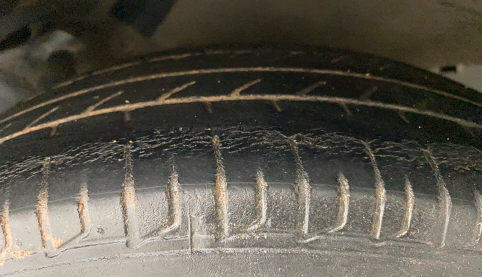 2016 Hyundai i10 MAGNA 1.1, Petrol, Manual, 49,819 km, Left Front Tyre Tread