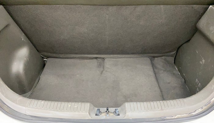 2016 Hyundai i10 MAGNA 1.1, Petrol, Manual, 49,819 km, Boot Inside