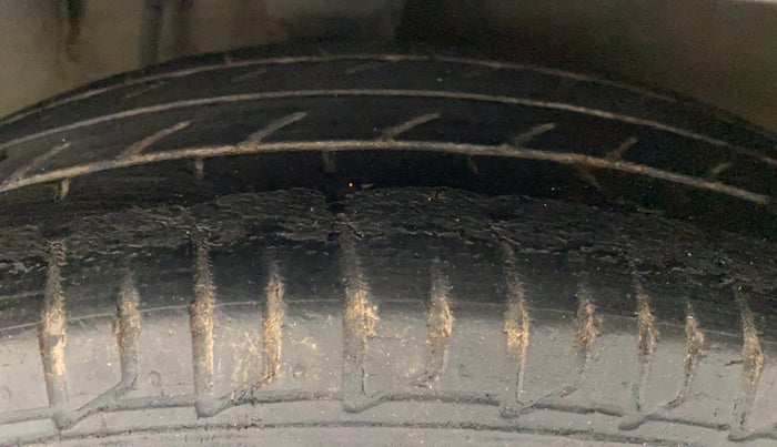 2016 Hyundai i10 MAGNA 1.1, Petrol, Manual, 49,819 km, Right Front Tyre Tread