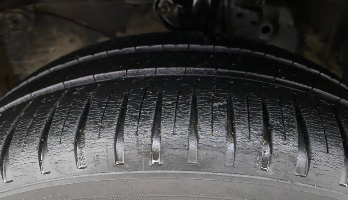 2014 Honda Amaze 1.2L I-VTEC S, Petrol, Manual, 69,560 km, Left Front Tyre Tread