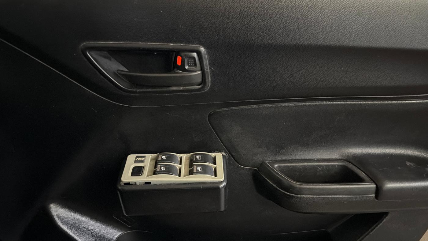 2020 Maruti Swift LXI, Petrol, Manual, 50,700 km, Driver Side Door Panels Control