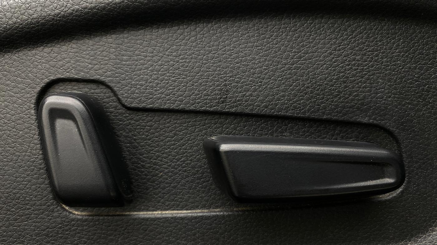 2020 KIA SELTOS GTX PLUS DCT 1.4 PETROL, Petrol, Automatic, 1,08,662 km, Driver Side Adjustment Panel