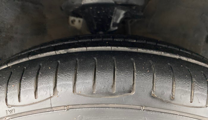 2011 Hyundai i10 MAGNA 1.2, Petrol, Manual, 74,230 km, Right Front Tyre Tread