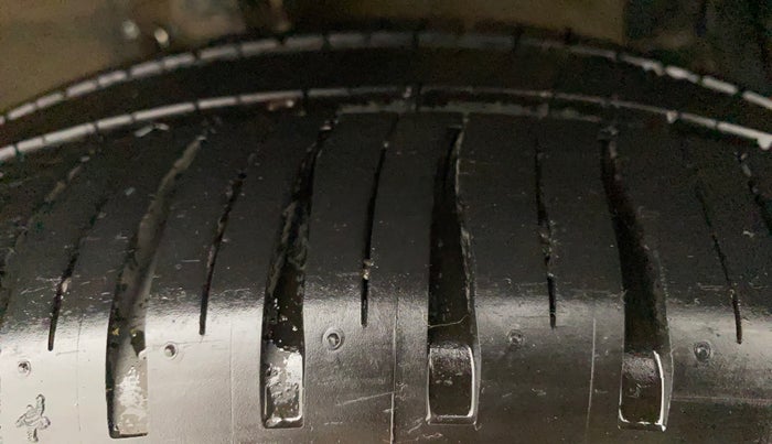 2012 Maruti Swift ZDI, Diesel, Manual, 33,461 km, Right Front Tyre Tread
