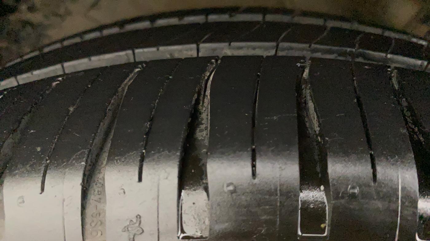 2012 Maruti Swift ZDI, Diesel, Manual, 33,461 km, Left Front Tyre Tread