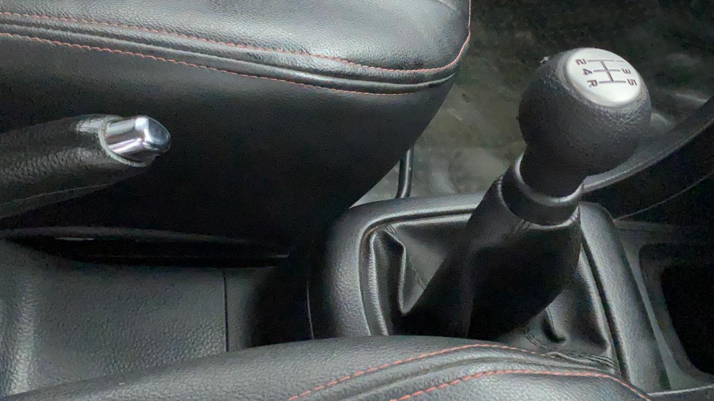 2012 Maruti Swift ZDI, Diesel, Manual, 33,461 km, Gear Lever
