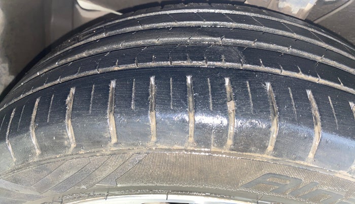 2021 Toyota Glanza G, Petrol, Manual, 33,172 km, Left Front Tyre Tread