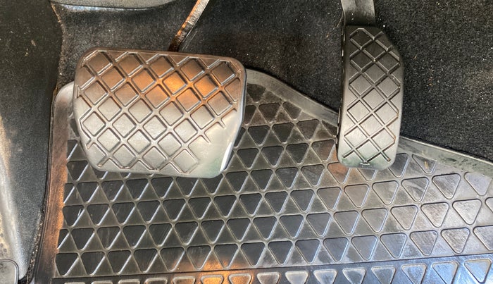 2019 Volkswagen Vento HIGHLINE PLUS 1.2 AT 16 ALLOY, Petrol, Automatic, 89,842 km, Pedals