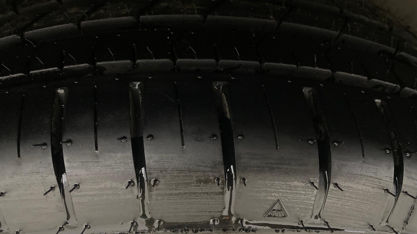2019 Volkswagen Vento HIGHLINE PLUS 1.2 AT 16 ALLOY, Petrol, Automatic, 89,842 km, Right Rear Tyre Tread