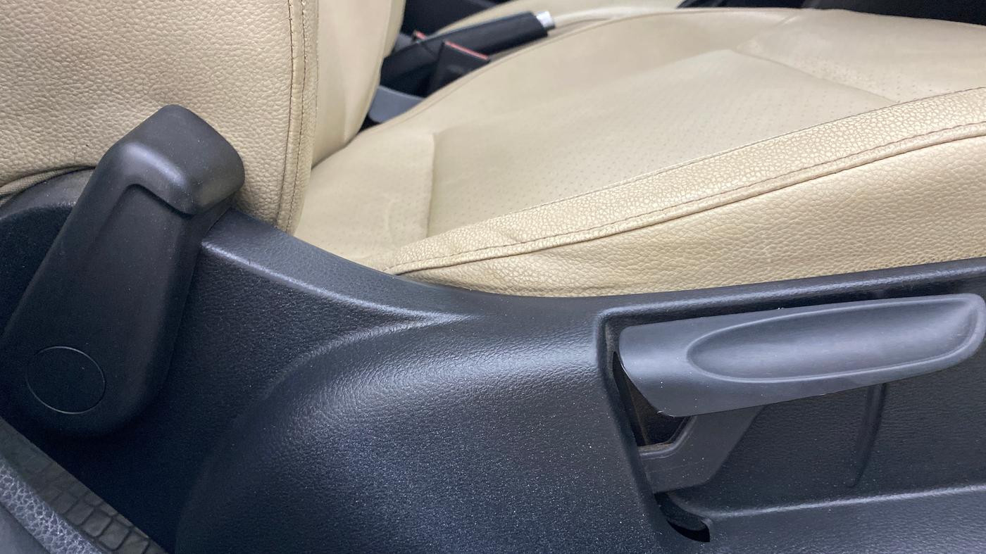 2019 Volkswagen Vento HIGHLINE PLUS 1.2 AT 16 ALLOY, Petrol, Automatic, 89,842 km, Driver Side Adjustment Panel