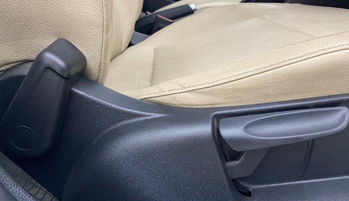 2019 Volkswagen Vento HIGHLINE PLUS 1.2 AT 16 ALLOY, Petrol, Automatic, 89,842 km, Driver Side Adjustment Panel