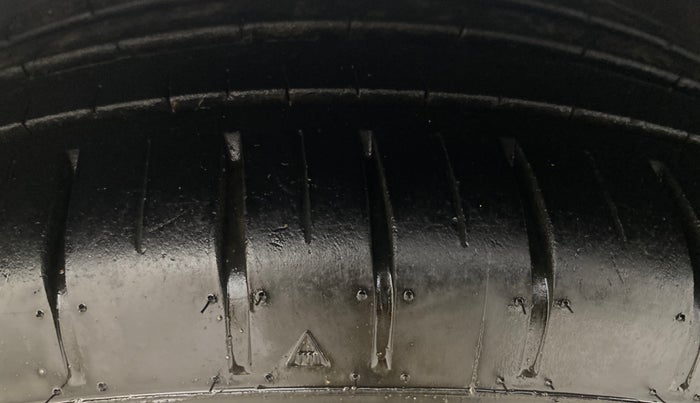 2019 Volkswagen Vento HIGHLINE PLUS 1.2 AT 16 ALLOY, Petrol, Automatic, 89,842 km, Left Front Tyre Tread