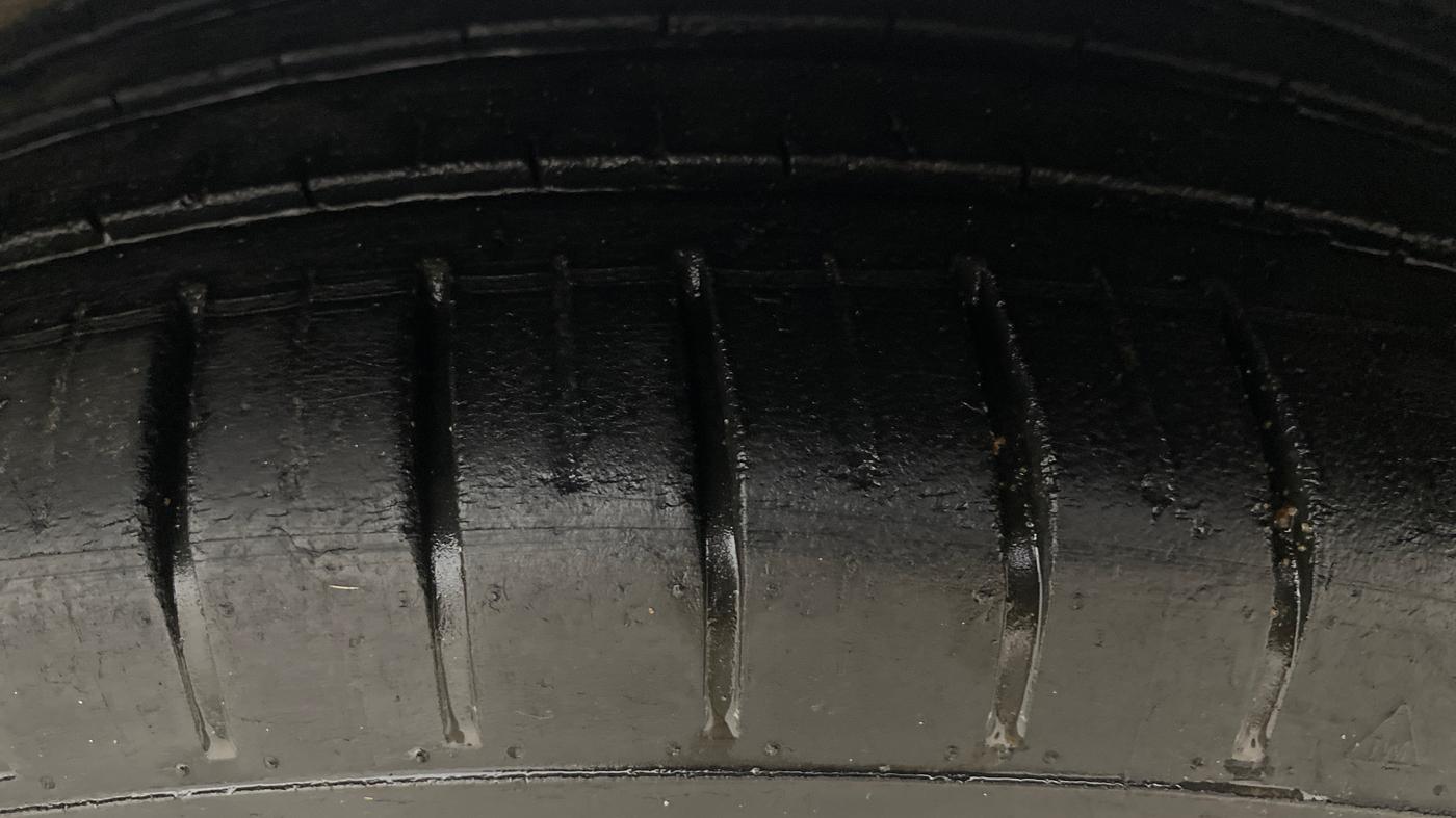 2019 Volkswagen Vento HIGHLINE PLUS 1.2 AT 16 ALLOY, Petrol, Automatic, 89,842 km, Right Front Tyre Tread
