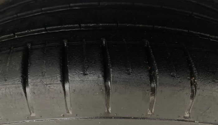 2019 Volkswagen Vento HIGHLINE PLUS 1.2 AT 16 ALLOY, Petrol, Automatic, 89,842 km, Right Front Tyre Tread