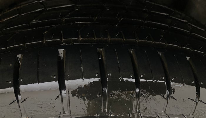 2019 Volkswagen Vento HIGHLINE PLUS 1.2 AT 16 ALLOY, Petrol, Automatic, 89,842 km, Left Rear Tyre Tread