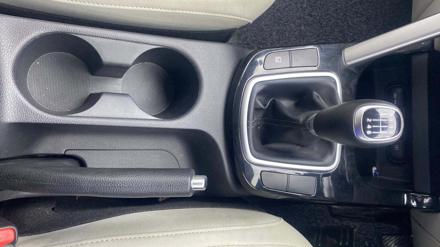 2022 KIA SELTOS HTX 1.5 PETROL, Petrol, Manual, 24,681 km, Gear Lever