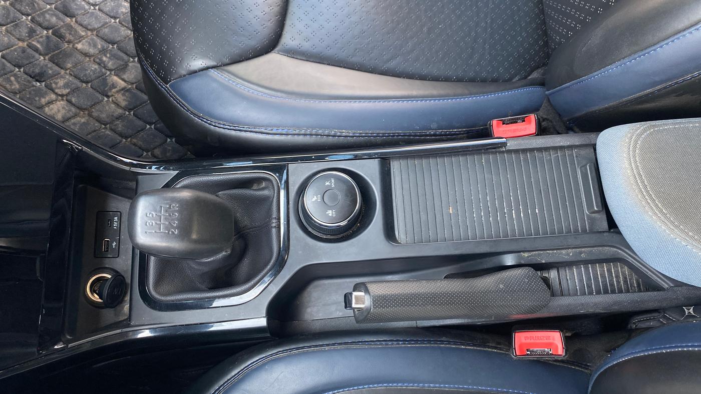 2024 Tata Curvv Creative Plus S 1.2 Petrol 6MT, Petrol, Manual, 32,433 km, Gear Lever