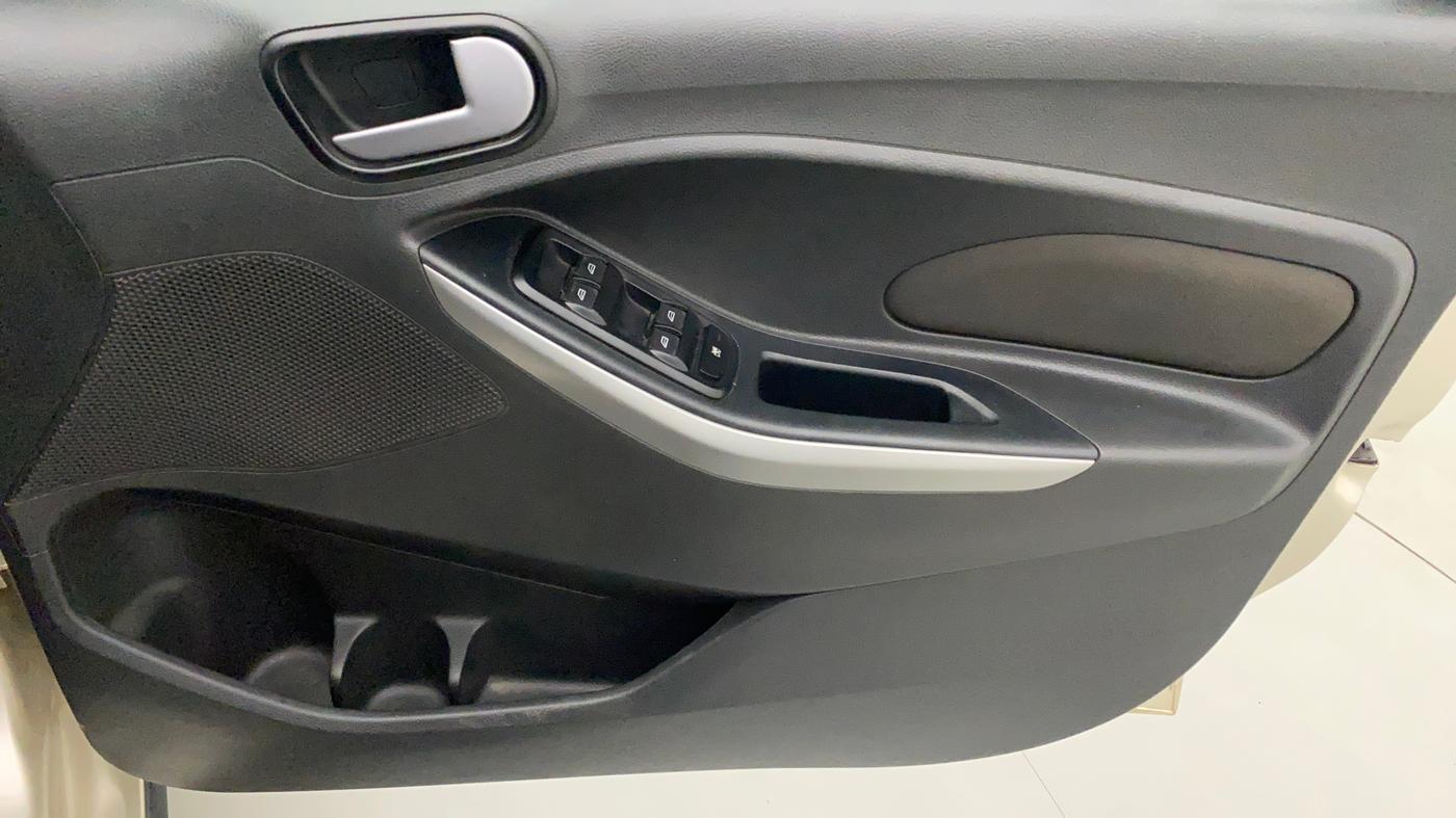 2018 Ford FREESTYLE TREND 1.2 PETROL, Petrol, Manual, 33,314 km, Driver Side Door Panels Control