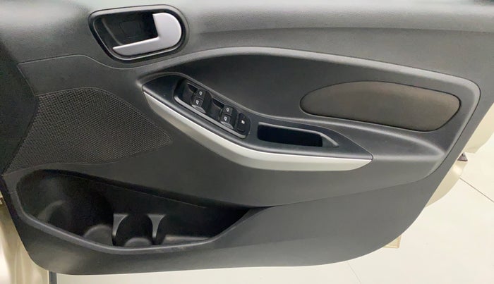 2018 Ford FREESTYLE TREND 1.2 PETROL, Petrol, Manual, 33,314 km, Driver Side Door Panels Control