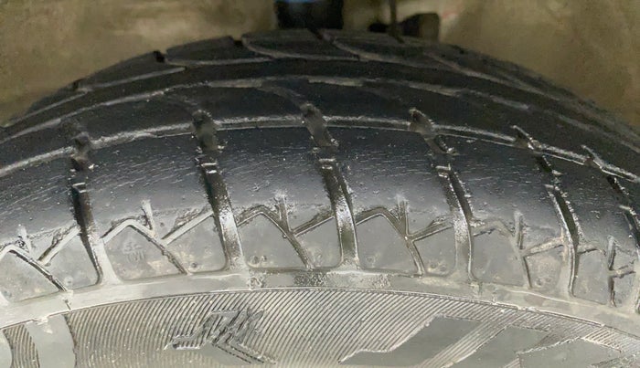 2015 Maruti Wagon R 1.0 LXI, Petrol, Manual, 26,677 km, Left Front Tyre Tread