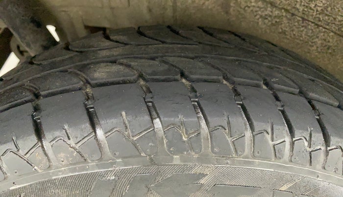 2015 Maruti Wagon R 1.0 LXI, Petrol, Manual, 26,677 km, Left Rear Tyre Tread
