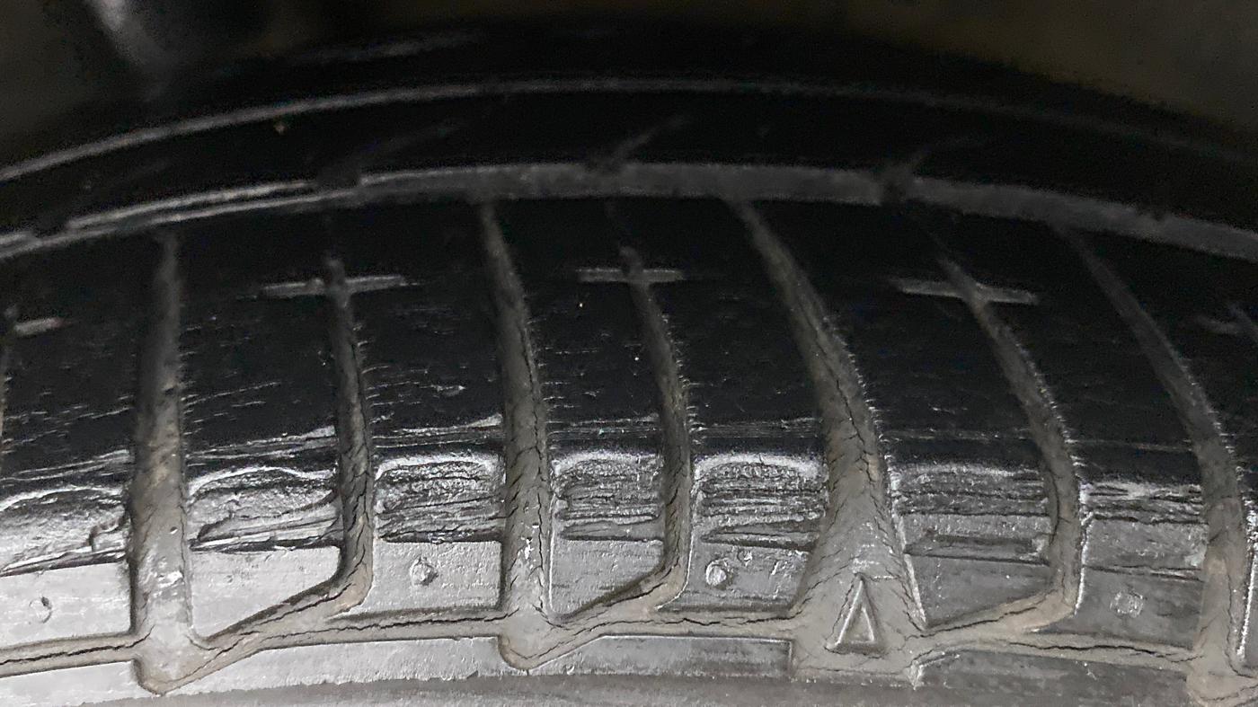 2015 Hyundai Xcent SX 1.2 (O), Petrol, Manual, 40,791 km, Right Rear Tyre Tread