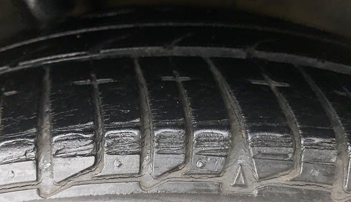 2015 Hyundai Xcent SX 1.2 (O), Petrol, Manual, 40,791 km, Right Rear Tyre Tread