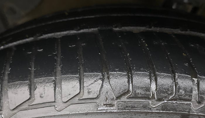 2015 Hyundai Xcent SX 1.2 (O), Petrol, Manual, 40,791 km, Left Front Tyre Tread