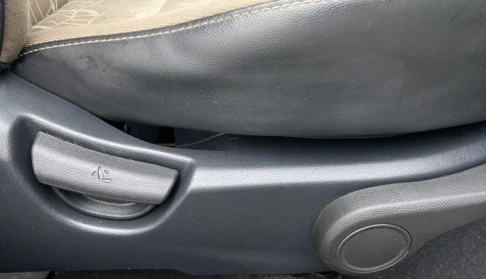 2015 Hyundai Xcent SX 1.2 (O), Petrol, Manual, 40,791 km, Driver Side Adjustment Panel