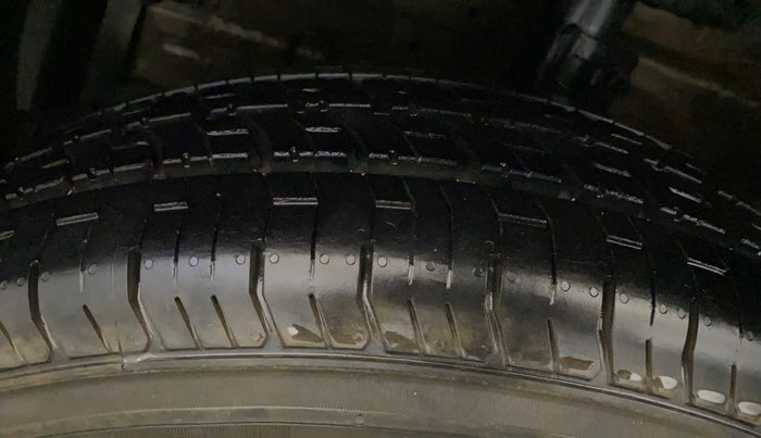 2015 Maruti Swift Dzire LXI (O), Petrol, Manual, 68,627 km, Left Front Tyre Tread