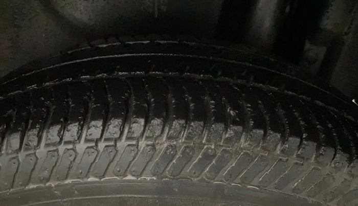 2015 Maruti Swift Dzire LXI (O), Petrol, Manual, 68,627 km, Left Rear Tyre Tread