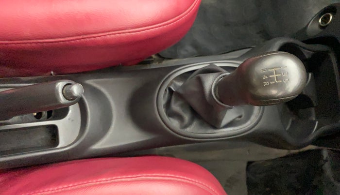 2015 Nissan Micra Active XV, Petrol, Manual, 96,294 km, Gear Lever