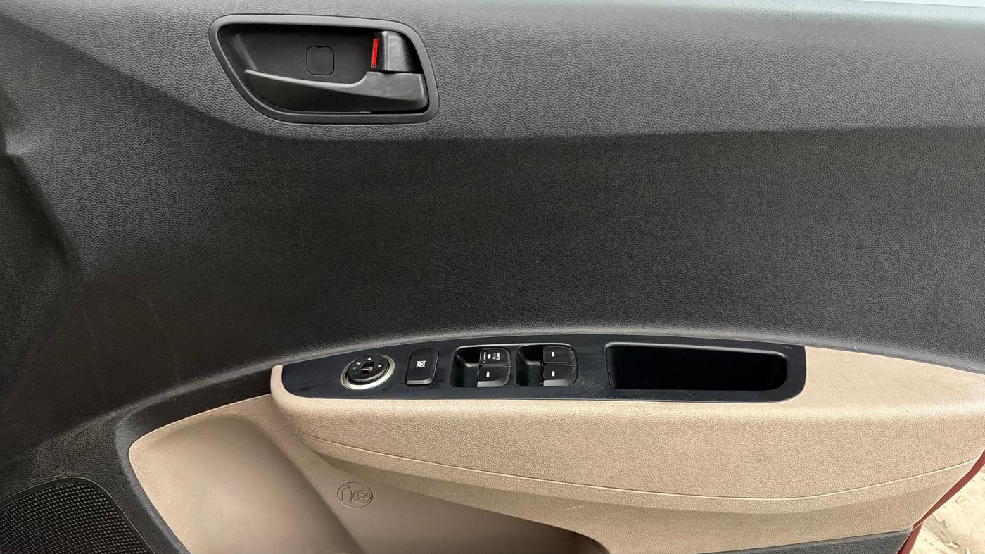 2017 Hyundai Xcent E+, Petrol, Manual, 81,255 km, Driver Side Door Panels Control