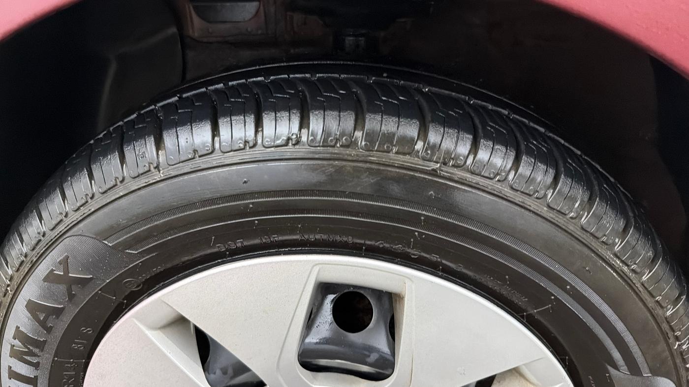 2017 Hyundai Xcent E+, Petrol, Manual, 81,255 km, Left Front Tyre Tread