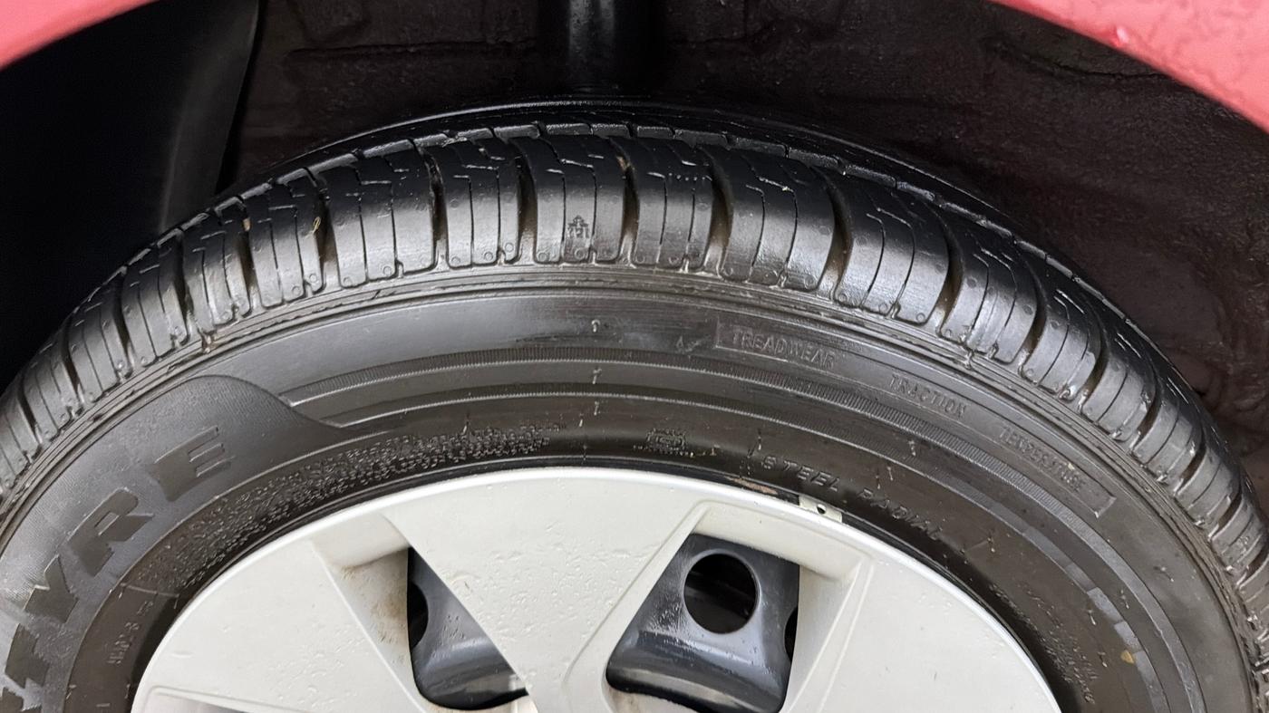 2017 Hyundai Xcent E+, Petrol, Manual, 81,255 km, Right Rear Tyre Tread