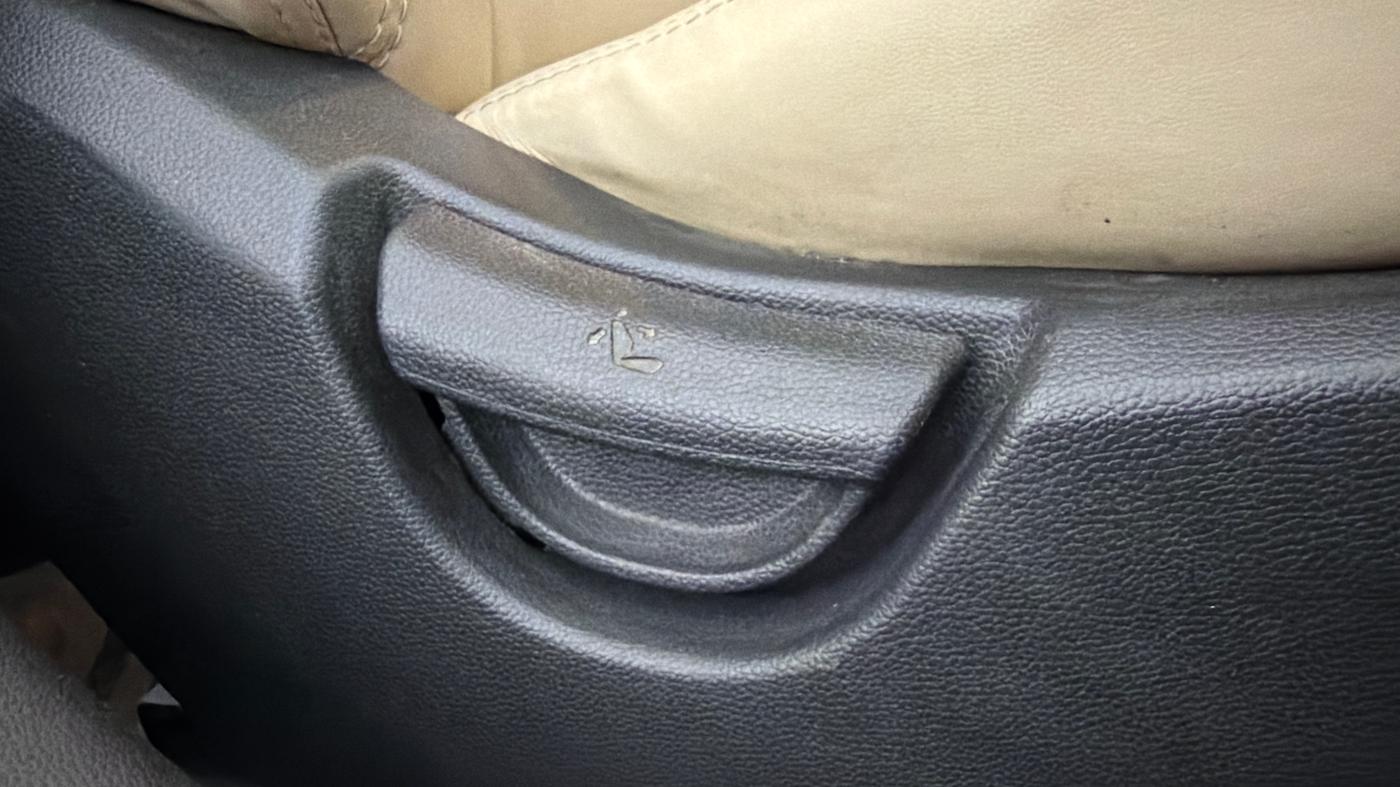 2017 Hyundai Xcent E+, Petrol, Manual, 81,255 km, Driver Side Adjustment Panel