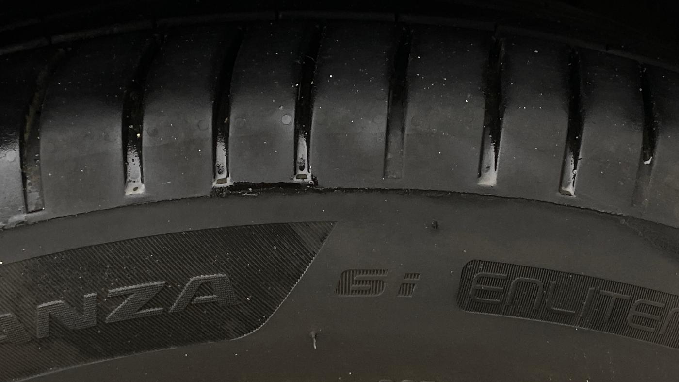 2022 Hyundai ALCAZAR 2.0 SIGNATURE (O) AT 6STR, Petrol, Automatic, 76,386 km, Right Front Tyre Tread