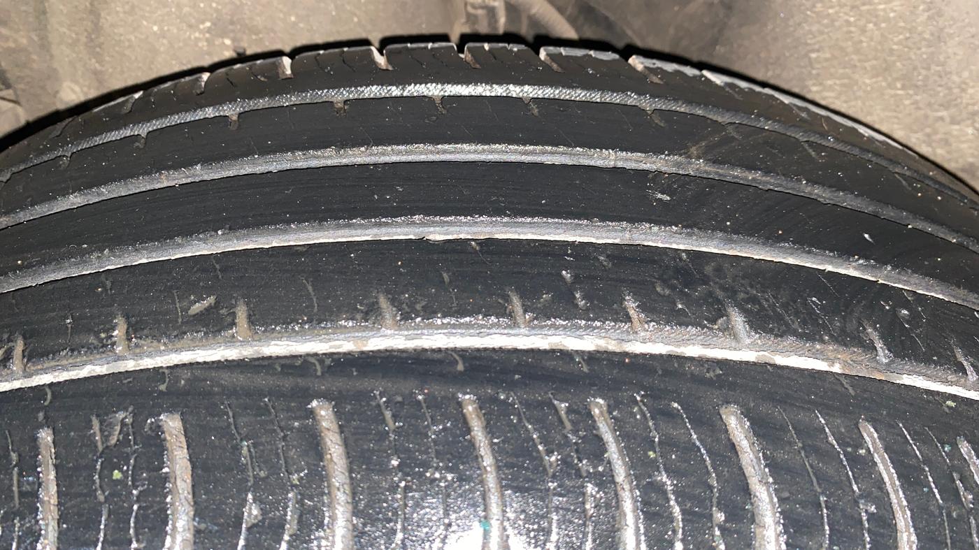 2017 Mahindra XUV500 G AT, Petrol, Automatic, 33,128 km, Right Rear Tyre Tread
