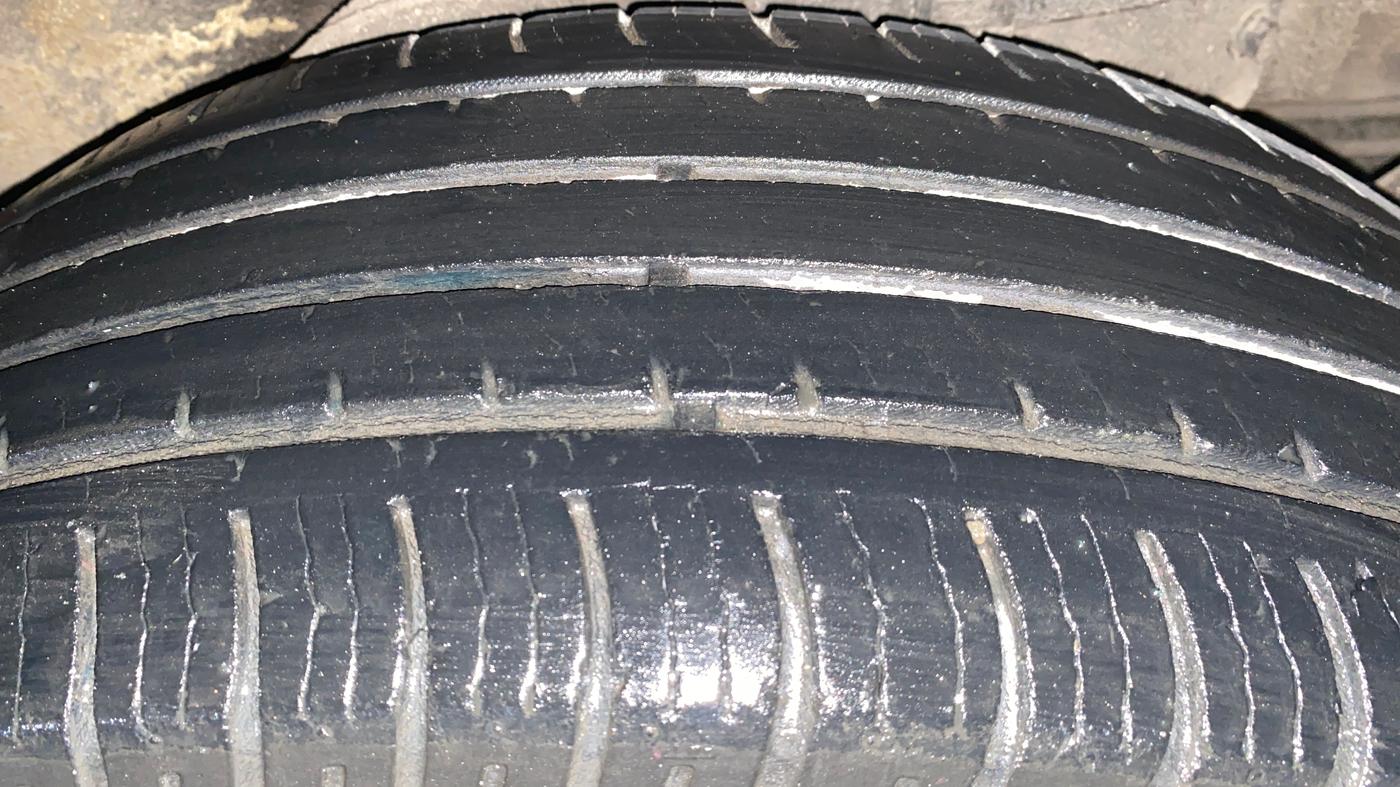 2017 Mahindra XUV500 G AT, Petrol, Automatic, 33,128 km, Left Rear Tyre Tread