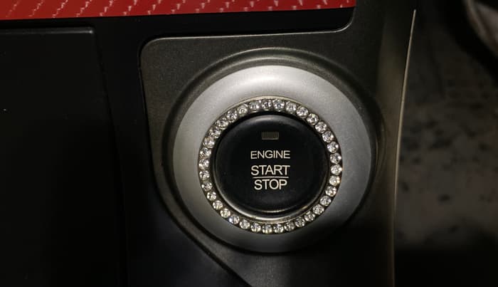 2017 Mahindra XUV500 G AT, Petrol, Automatic, 33,108 km, Keyless Start/ Stop Button