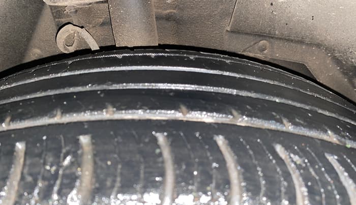 2017 Mahindra XUV500 G AT, Petrol, Automatic, 33,108 km, Right Front Tyre Tread
