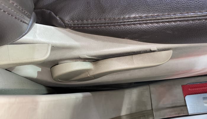 2017 Mahindra XUV500 G AT, Petrol, Automatic, 33,108 km, Driver Side Adjustment Panel