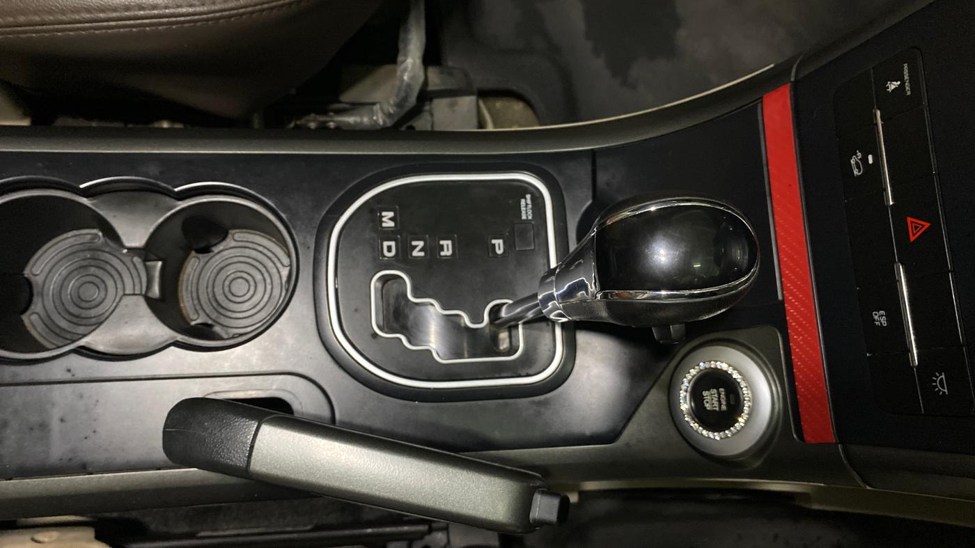 2017 Mahindra XUV500 G AT, Petrol, Automatic, 33,128 km, Gear Lever