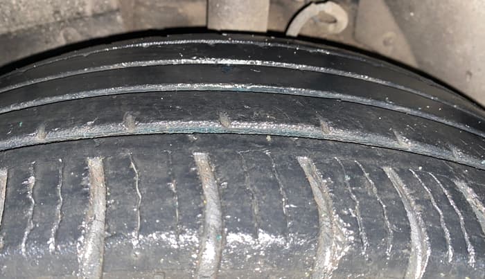 2017 Mahindra XUV500 G AT, Petrol, Automatic, 33,108 km, Left Front Tyre Tread