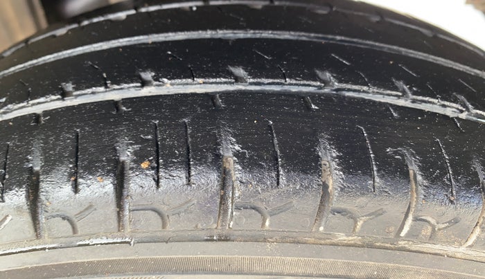 2016 Maruti Alto 800 LXI, Petrol, Manual, 72,981 km, Left Rear Tyre Tread