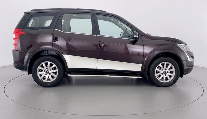 2017 Mahindra XUV500 W10 FWD, Diesel, Manual, 55,145 km, Right Side View