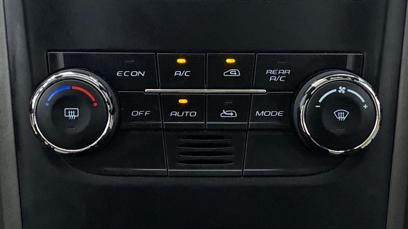 2017 Mahindra XUV500 W10 FWD, Diesel, Manual, 55,145 km, Automatic Climate Control