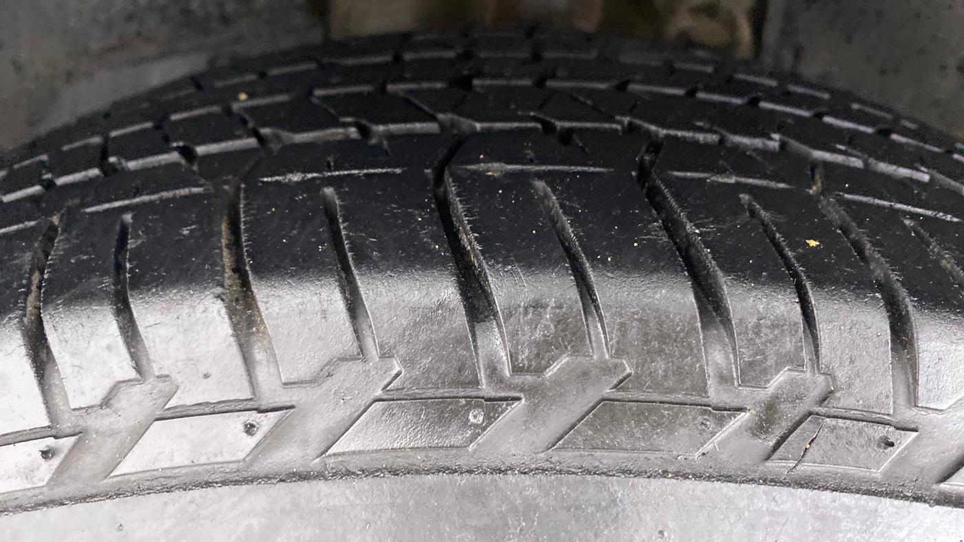 2017 Mahindra XUV500 W10 FWD, Diesel, Manual, 55,145 km, Right Front Tyre Tread