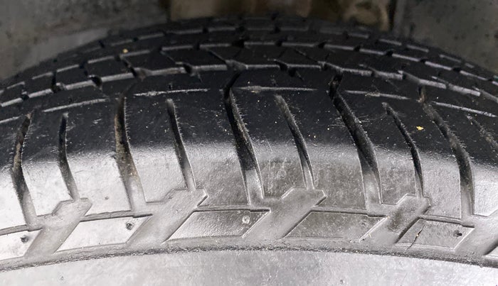 2017 Mahindra XUV500 W10 FWD, Diesel, Manual, 55,145 km, Right Front Tyre Tread