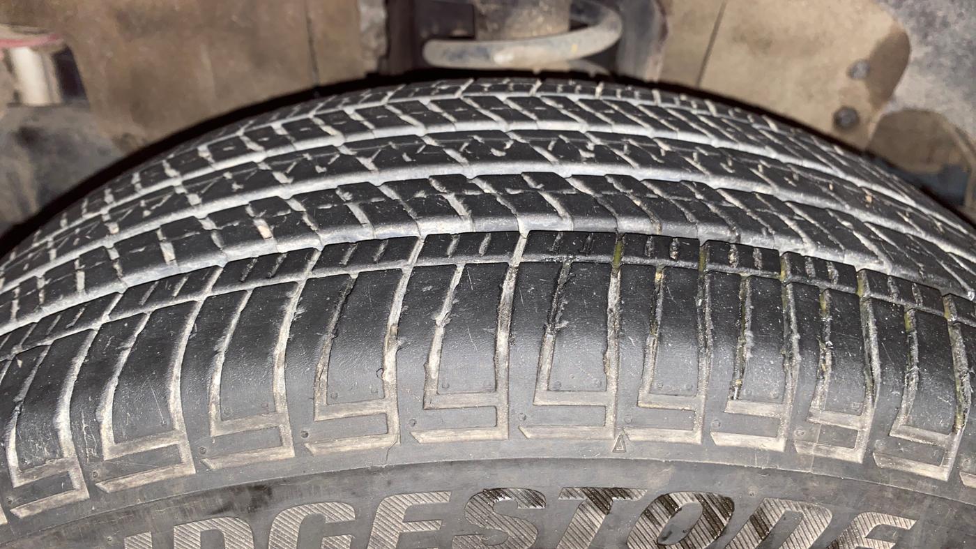 2022 Mahindra SCORPIO CLASSIC S11 MT 7S CC, Diesel, Manual, 25,948 km, Left Front Tyre Tread